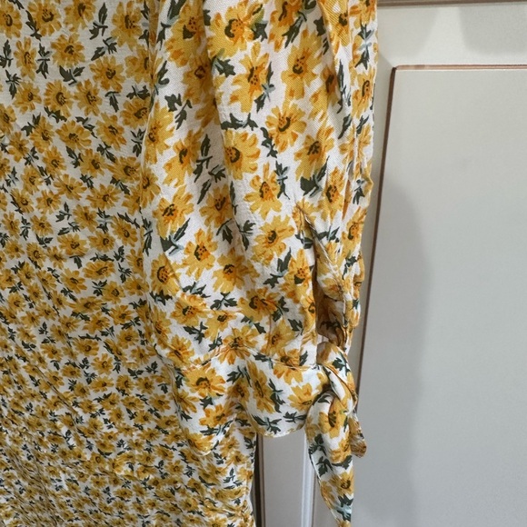 Faithfull The Brand Daphne Yellow Floral Mini Dress (19) - Picture 8 of 9